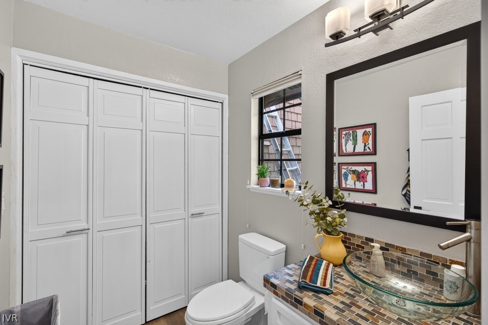875 Southwood Boulevard 22