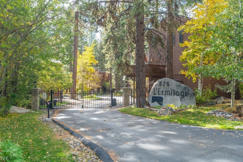 875 Southwood Boulevard 22
