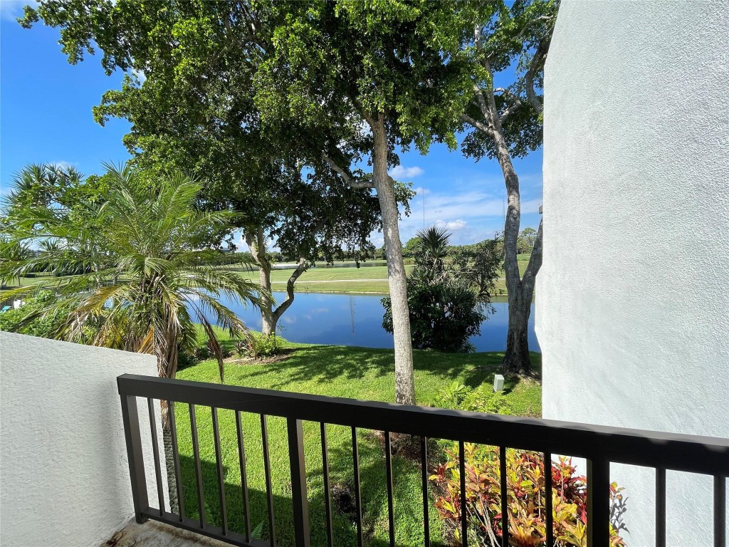 1310 Bridgewood Dr 1310