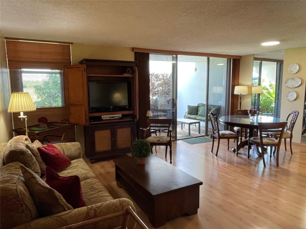 1310 Bridgewood Dr 1310