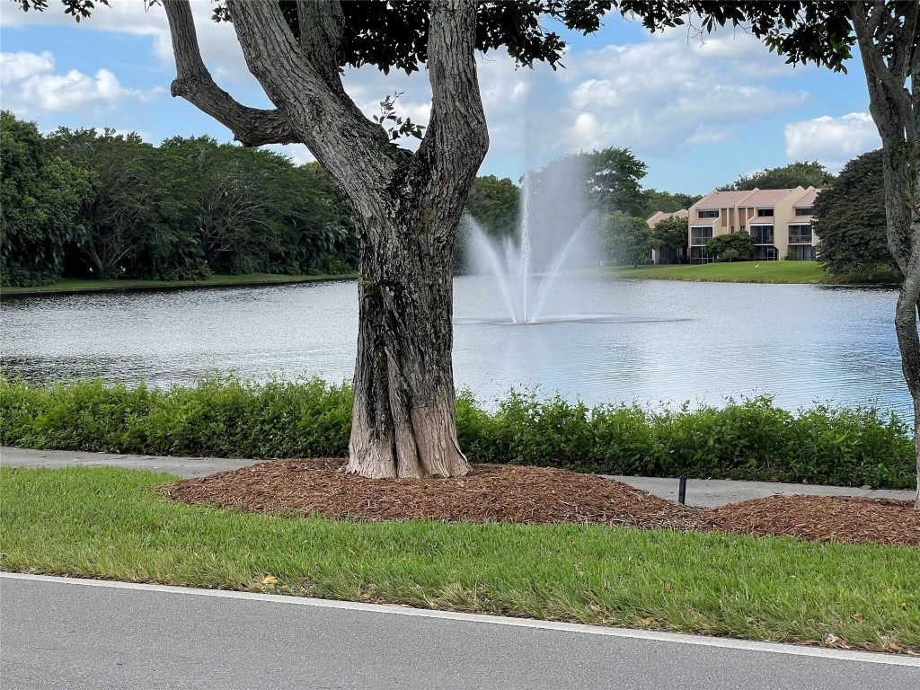 1310 Bridgewood Dr 1310