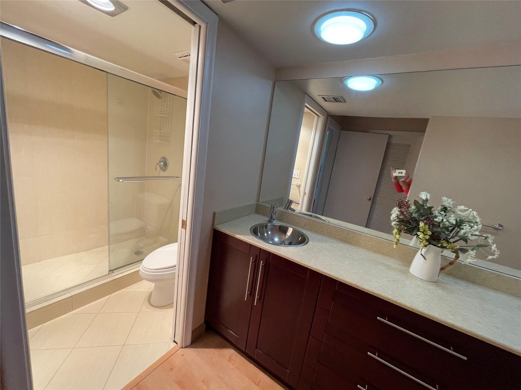 1310 Bridgewood Dr 1310