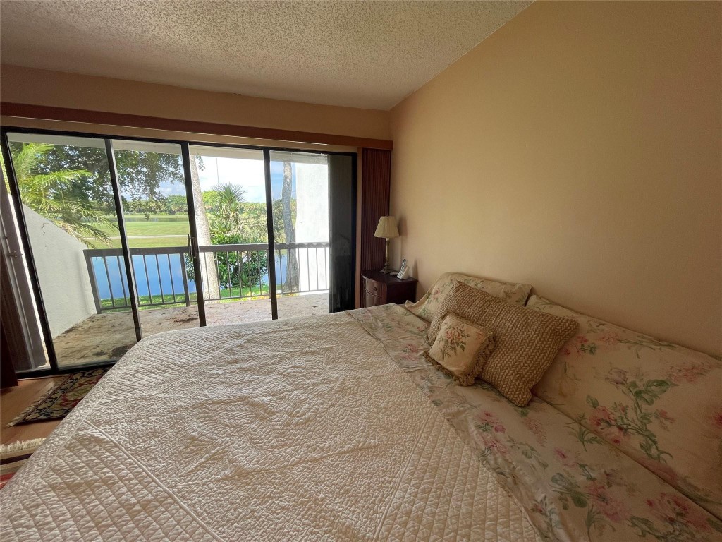 1310 Bridgewood Dr 1310