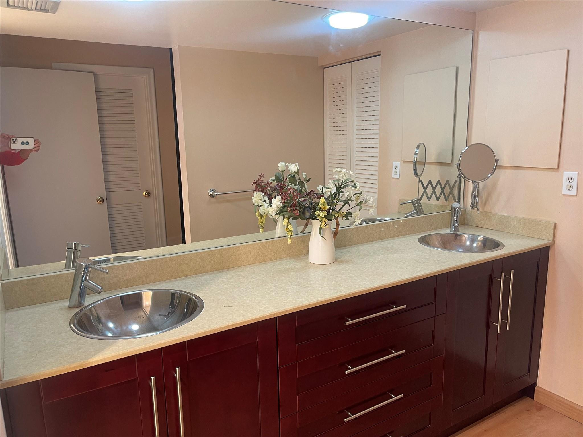 1310 Bridgewood Dr 1310