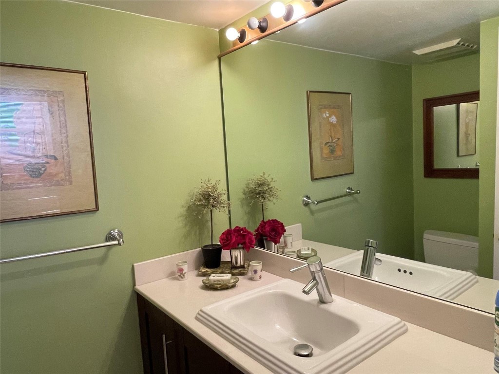 1310 Bridgewood Dr 1310