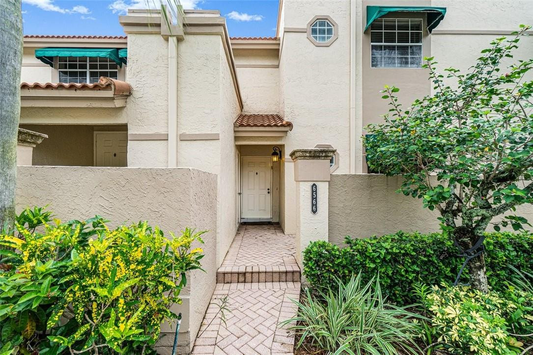 6566 Via Regina 6566