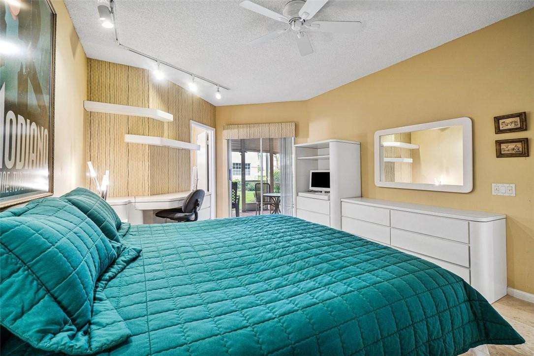 6566 Via Regina 6566