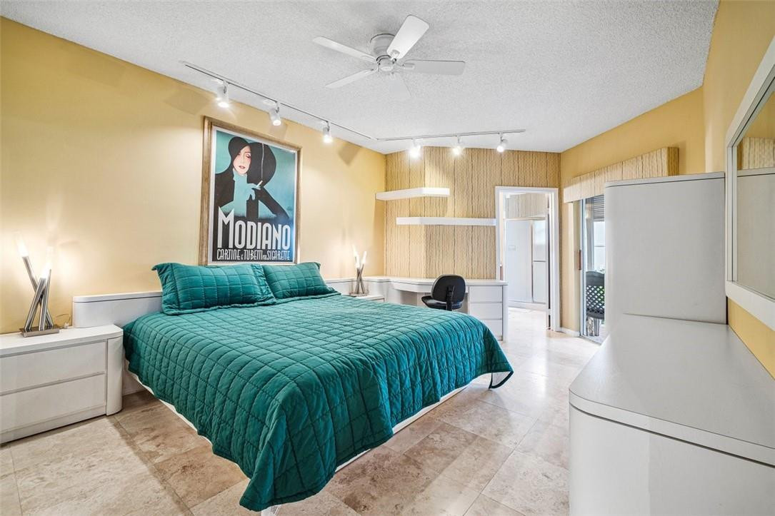 6566 Via Regina 6566