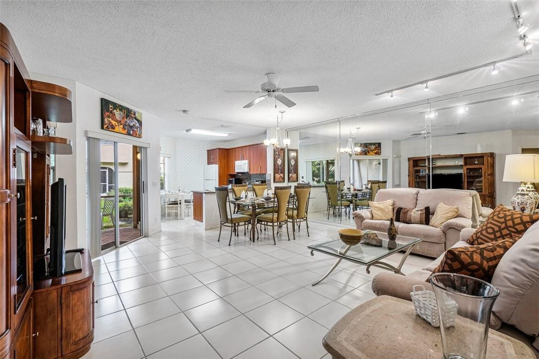 6566 Via Regina 6566