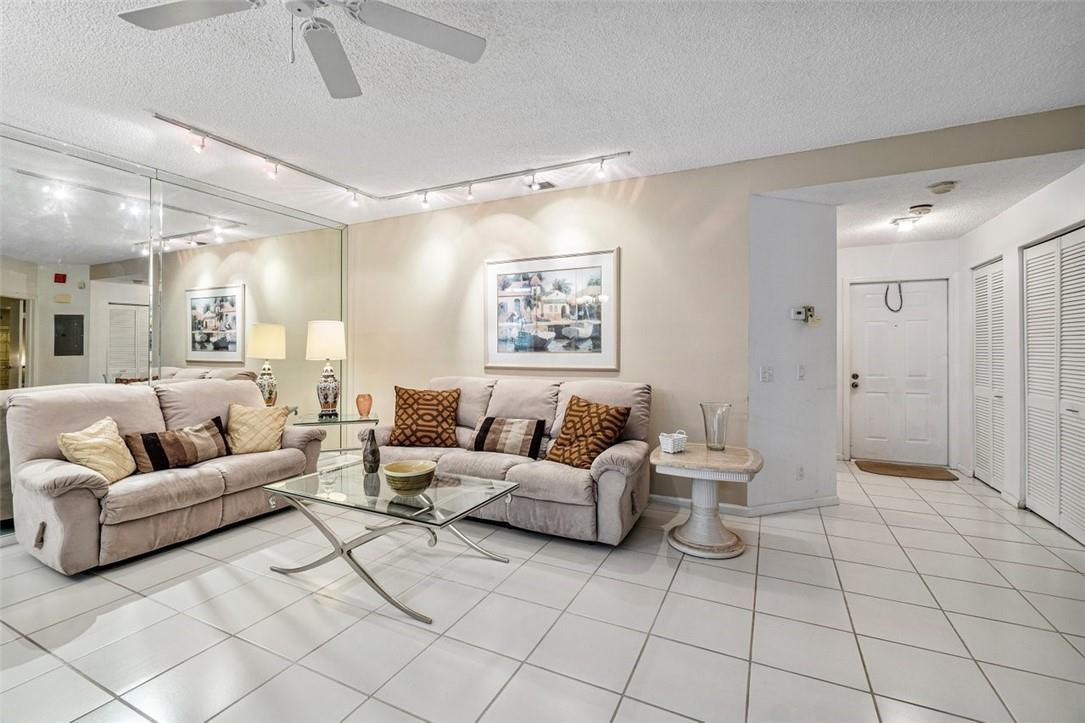 6566 Via Regina 6566