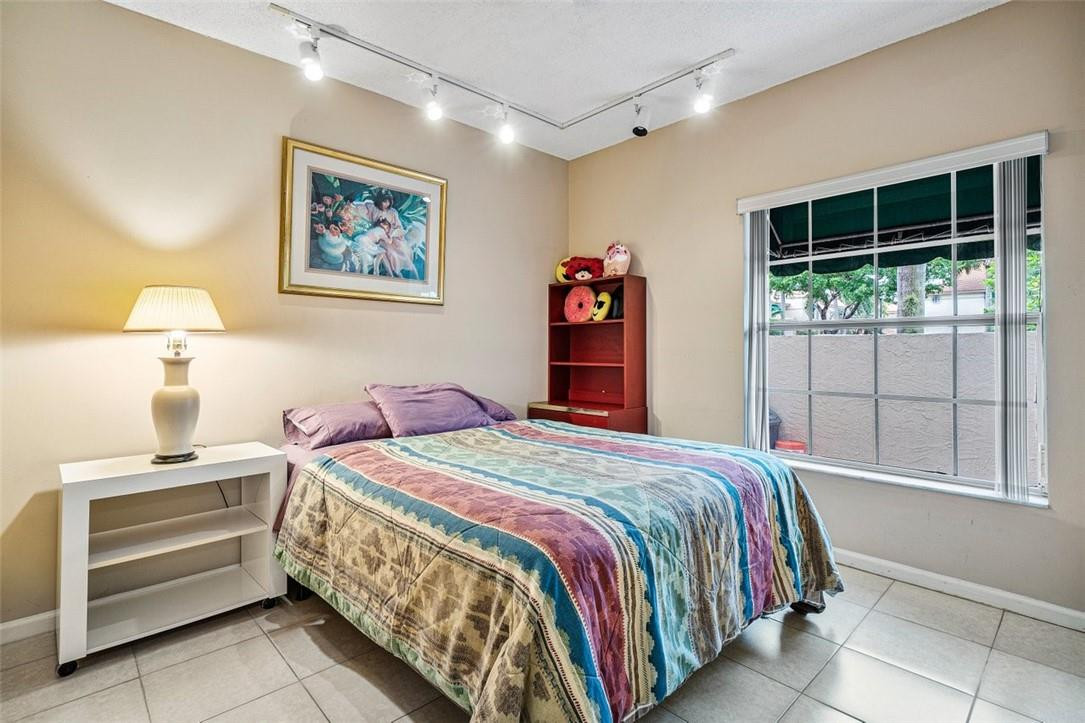 6566 Via Regina 6566