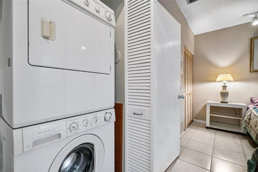 6566 Via Regina 6566