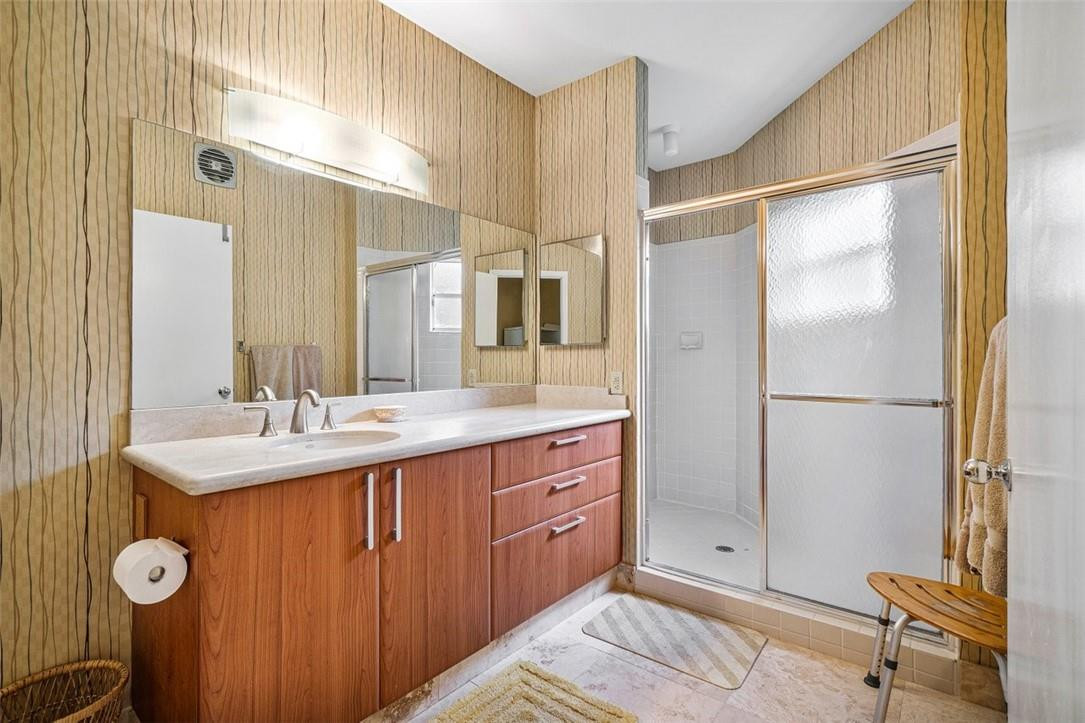 6566 Via Regina 6566