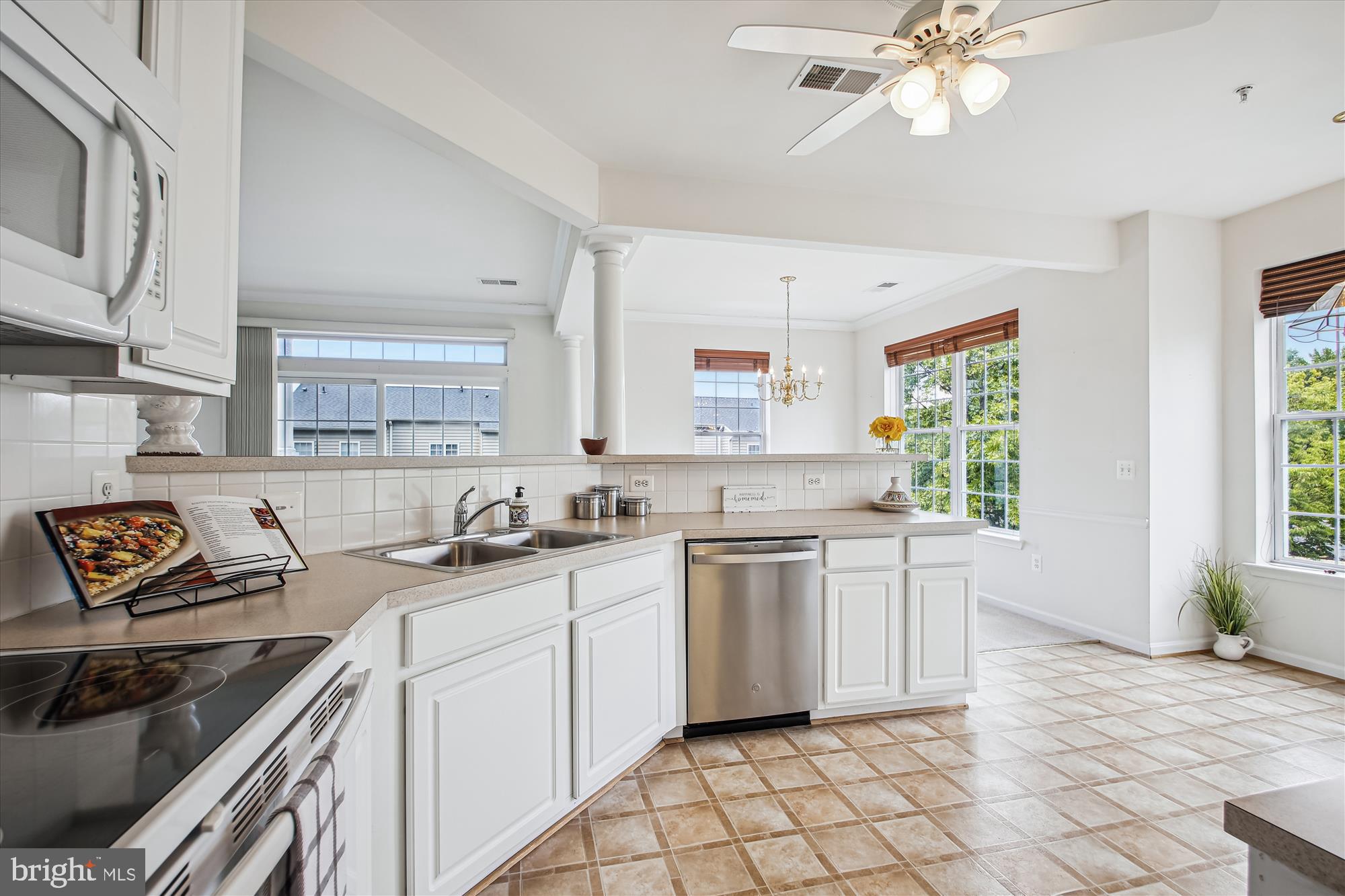 411 Hamlet Club Dr #207