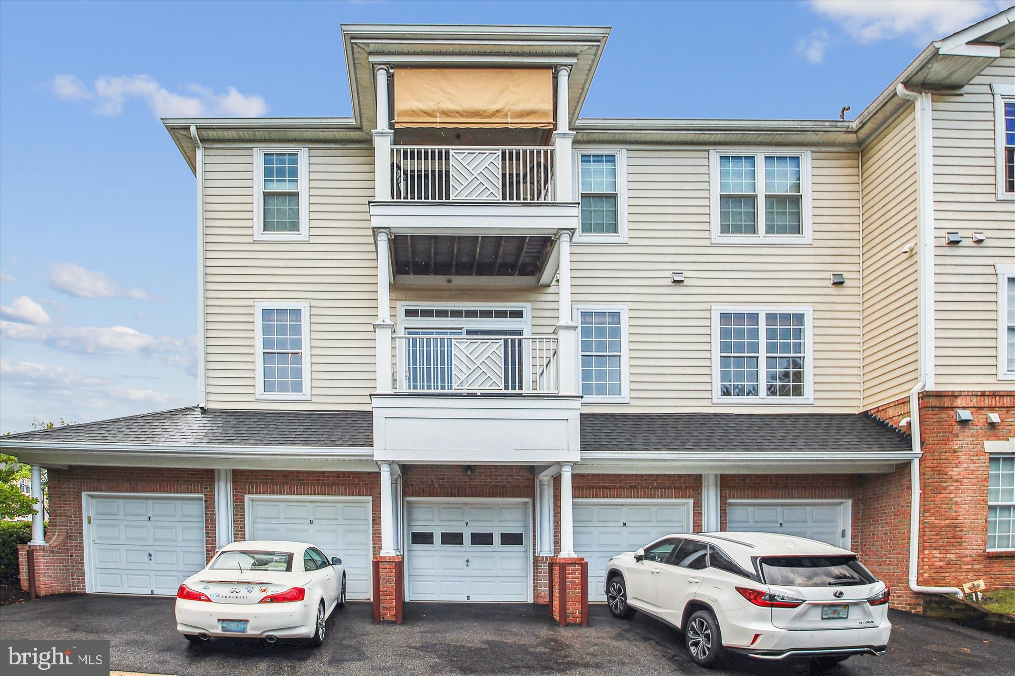 411 Hamlet Club Dr #207