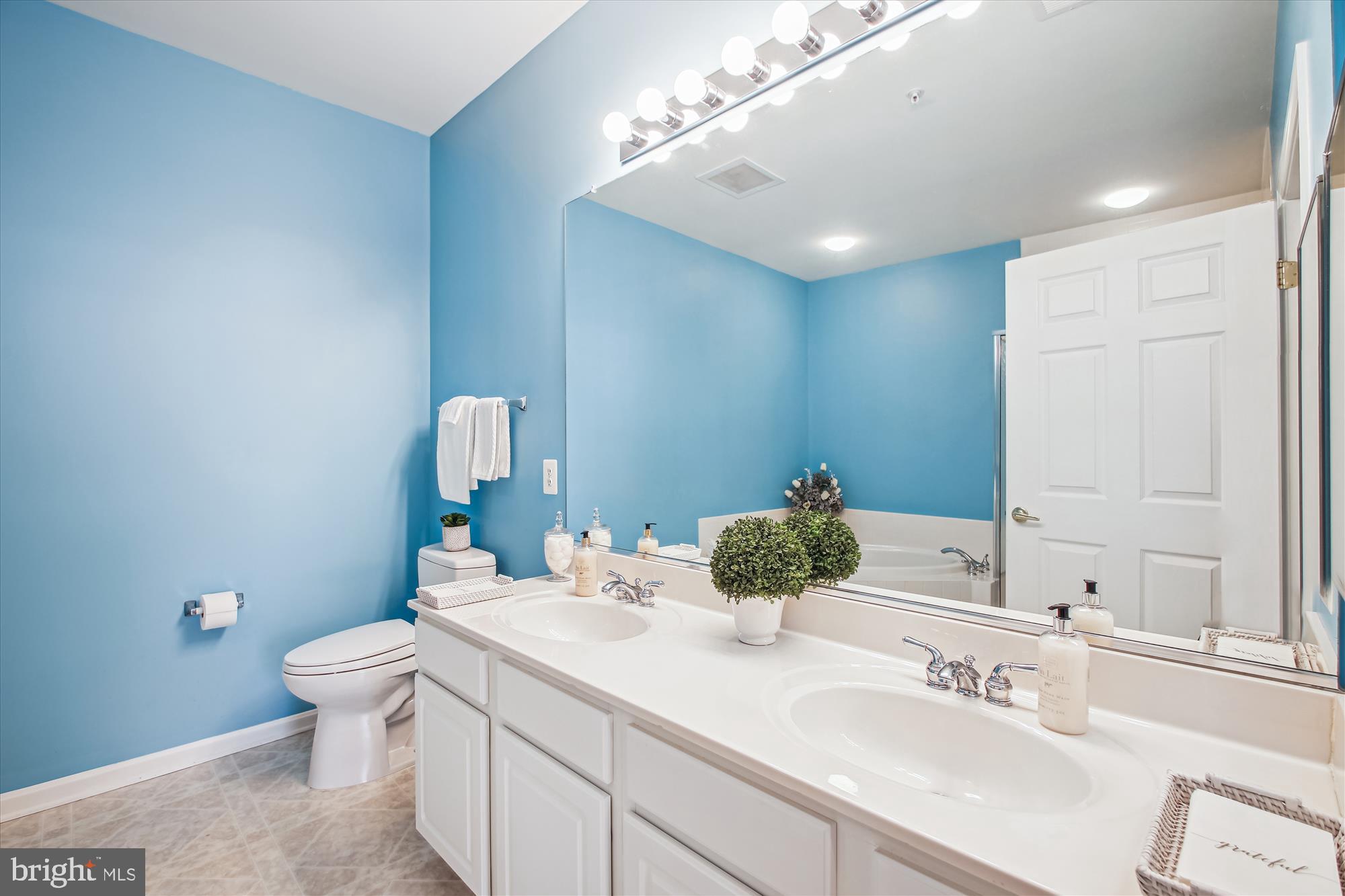 411 Hamlet Club Dr #207