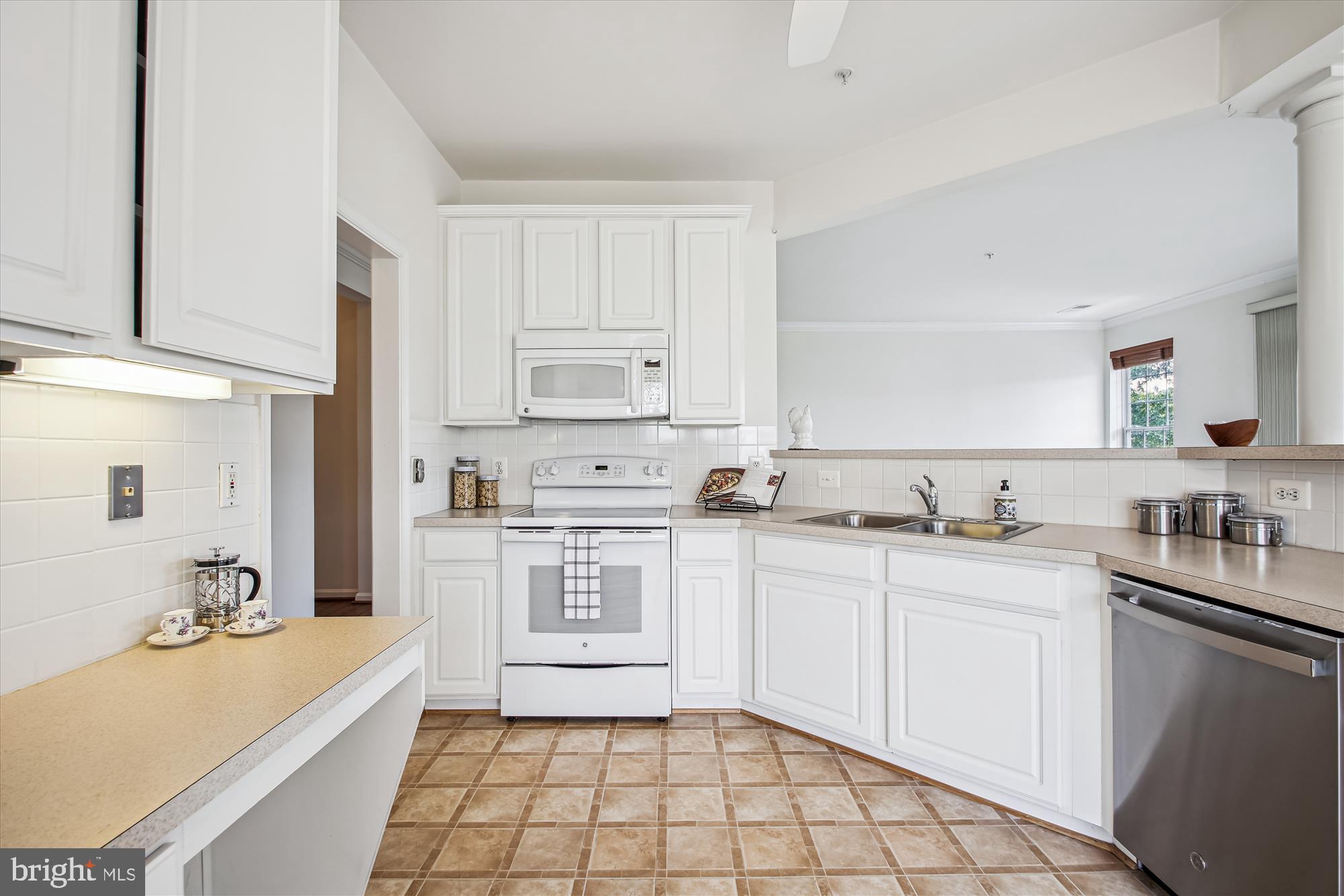 411 Hamlet Club Dr #207