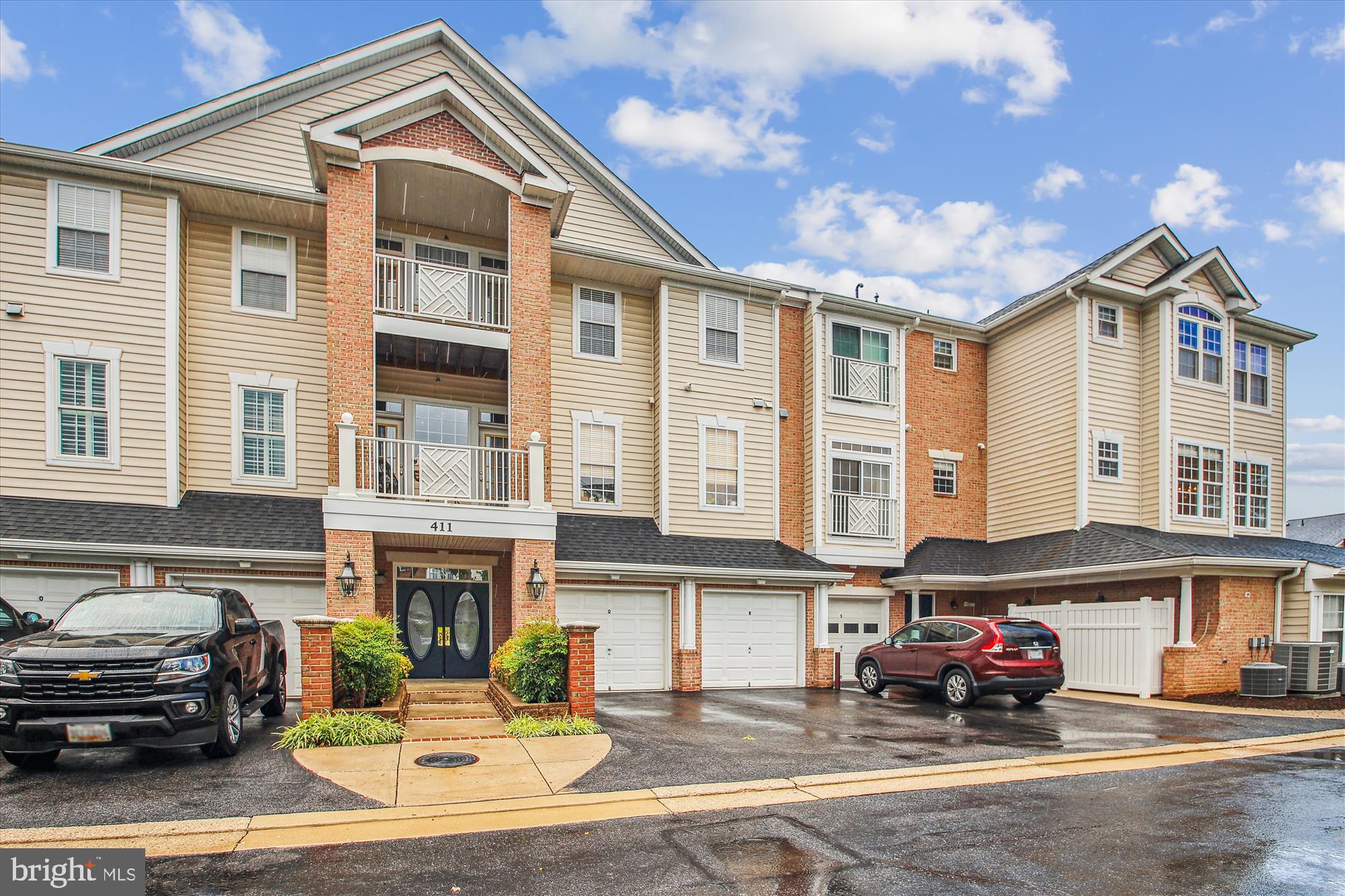 411 Hamlet Club Dr #207