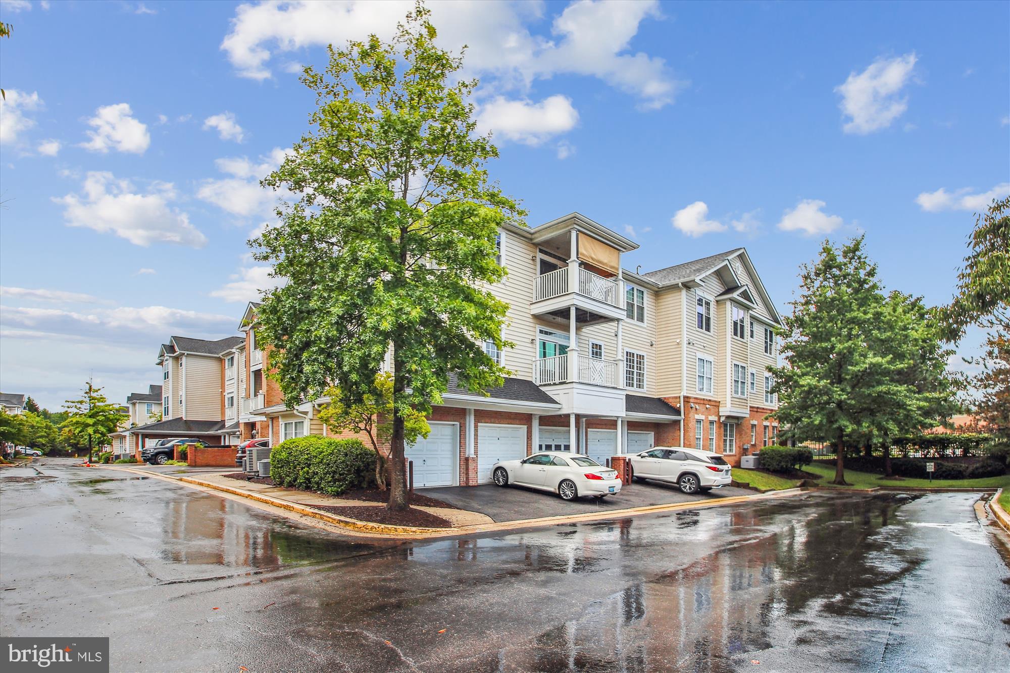 411 Hamlet Club Dr #207