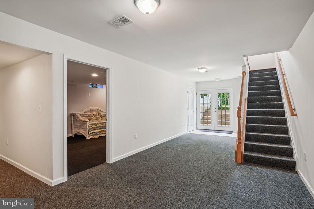 900 Harwood Rd