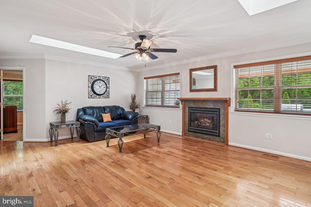 900 Harwood Rd