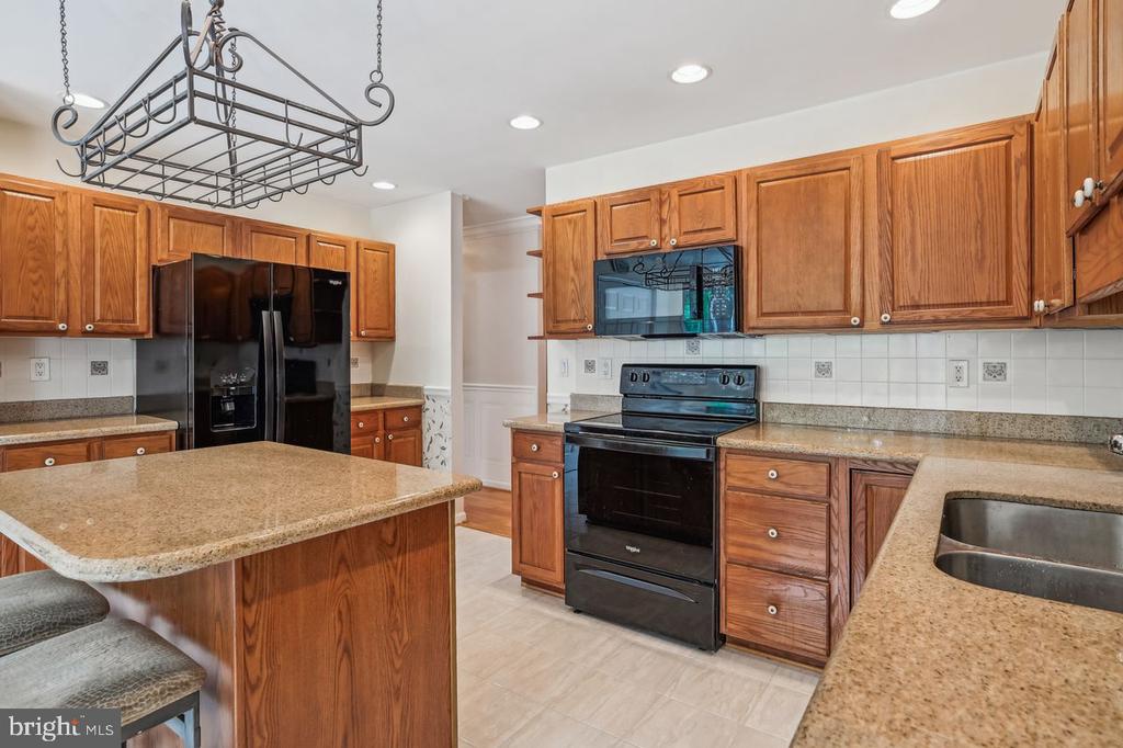900 Harwood Rd