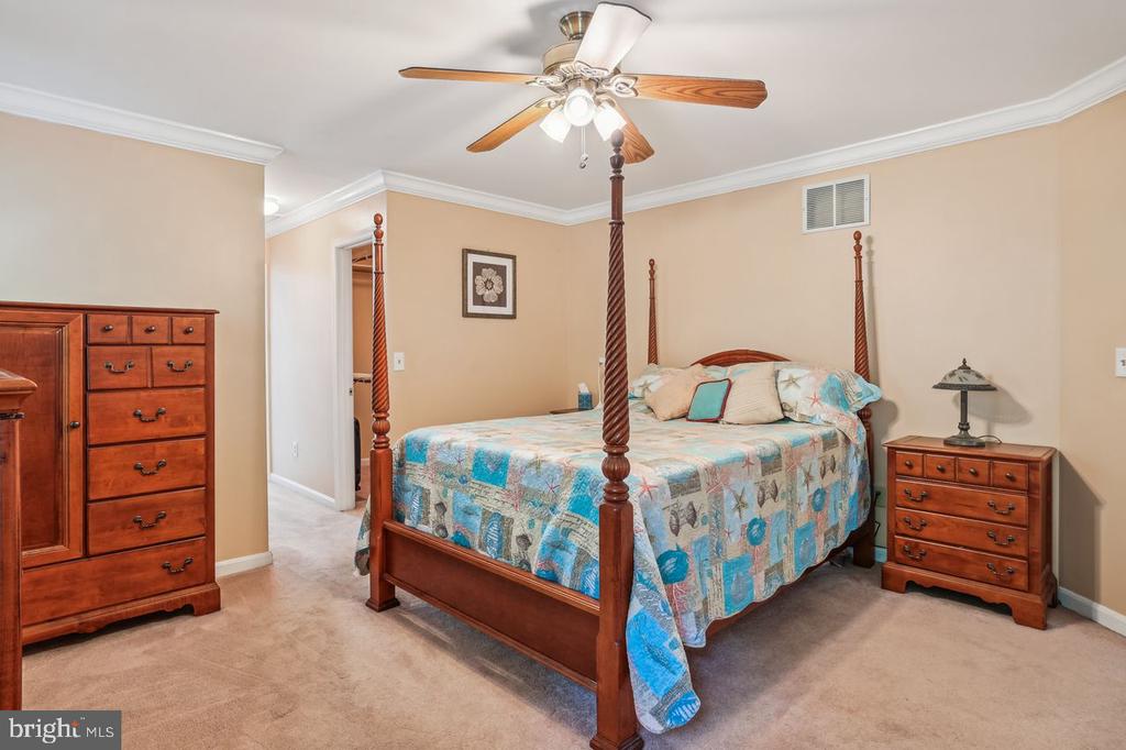 900 Harwood Rd