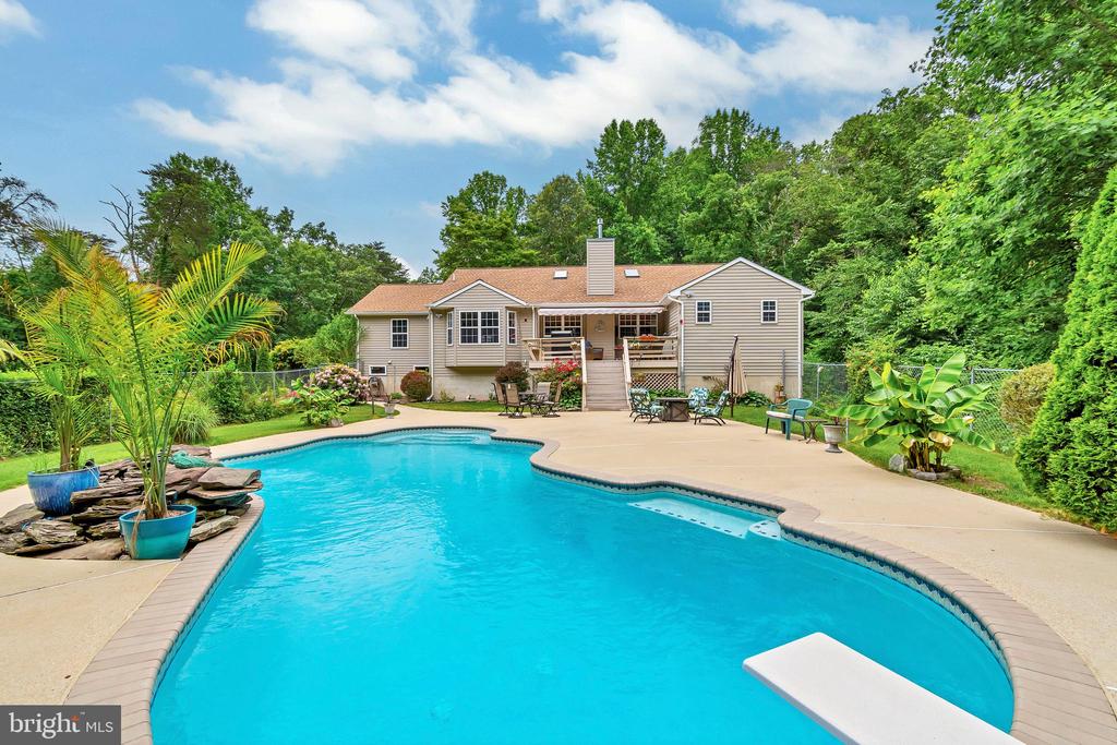 900 Harwood Rd