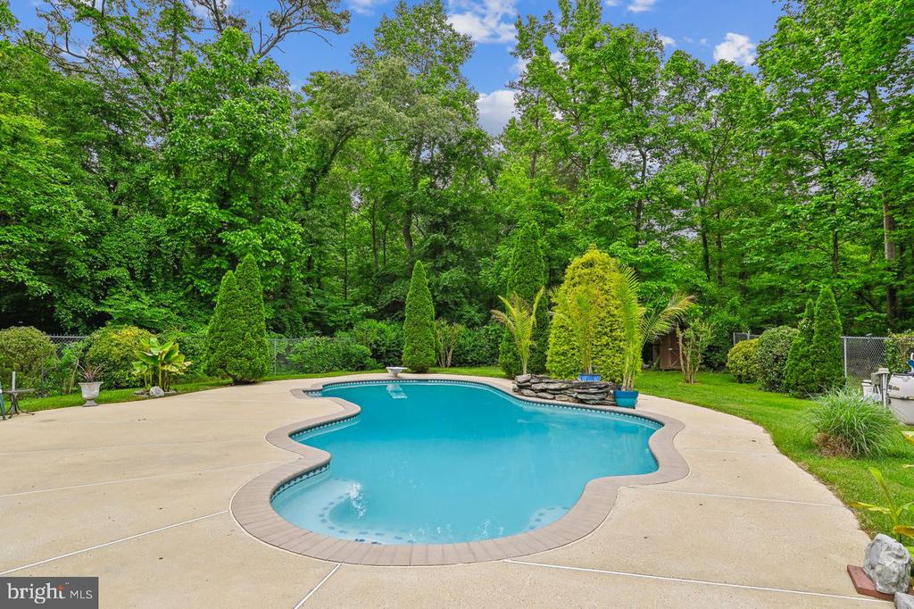900 Harwood Rd