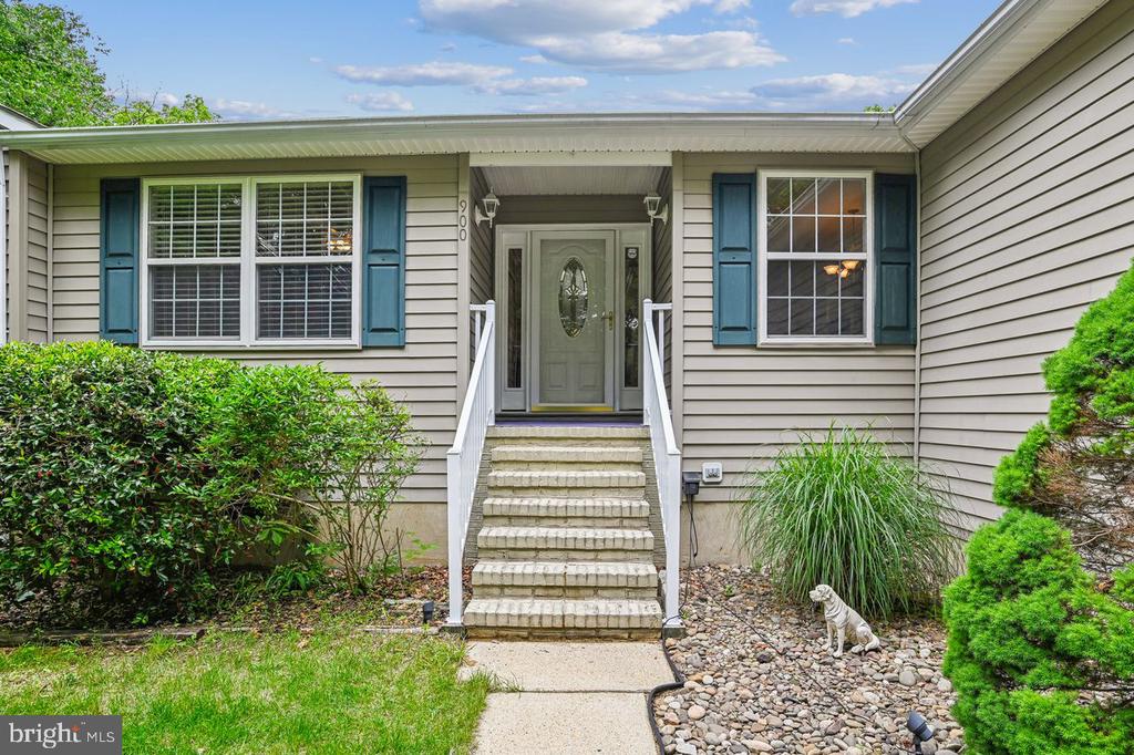 900 Harwood Rd