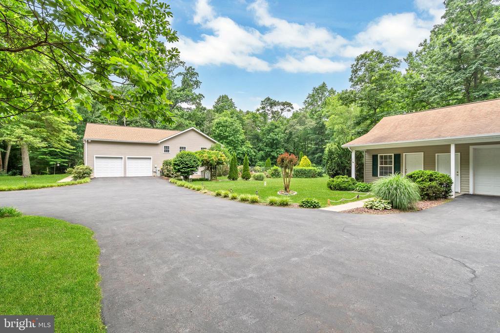 900 Harwood Rd