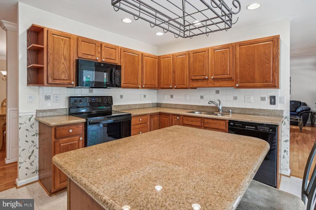 900 Harwood Rd