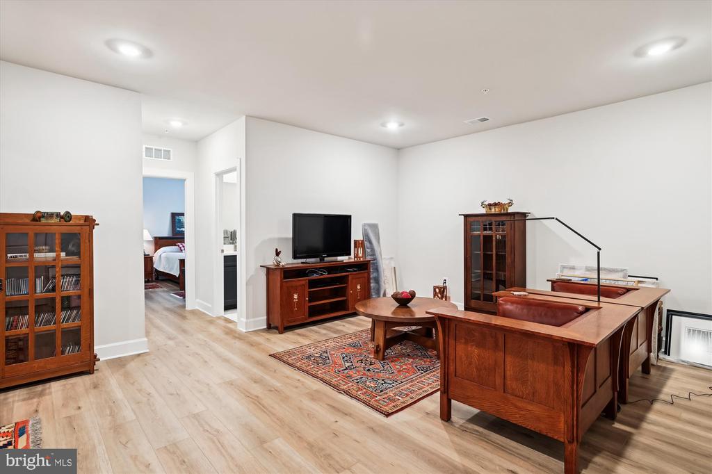 1203 Oleander Way