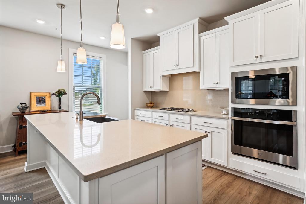 1203 Oleander Way