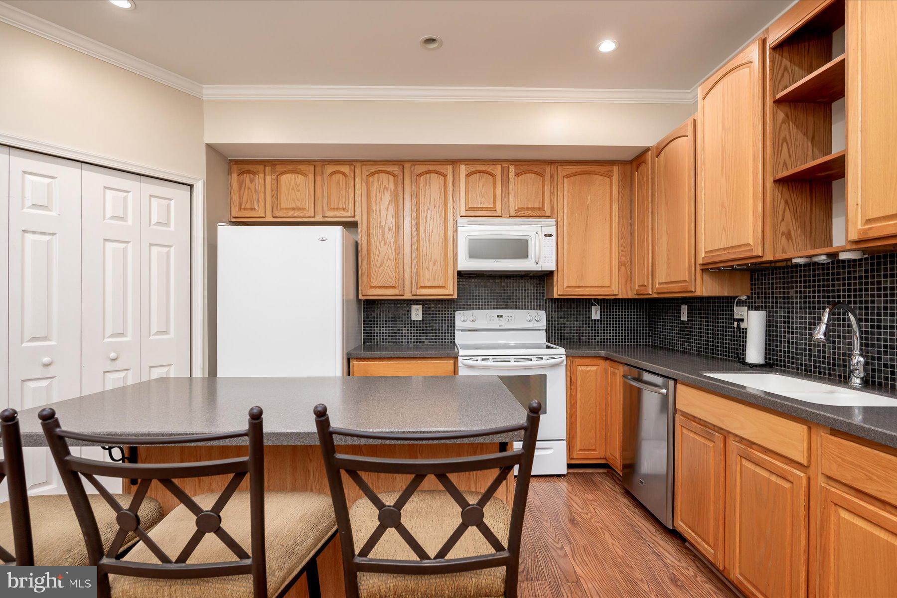 77 HARBOUR HEIGHTS DR #77