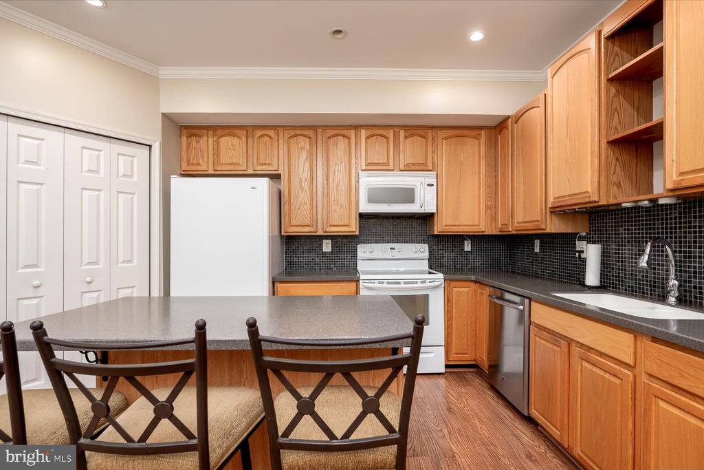77 HARBOUR HEIGHTS DR #77