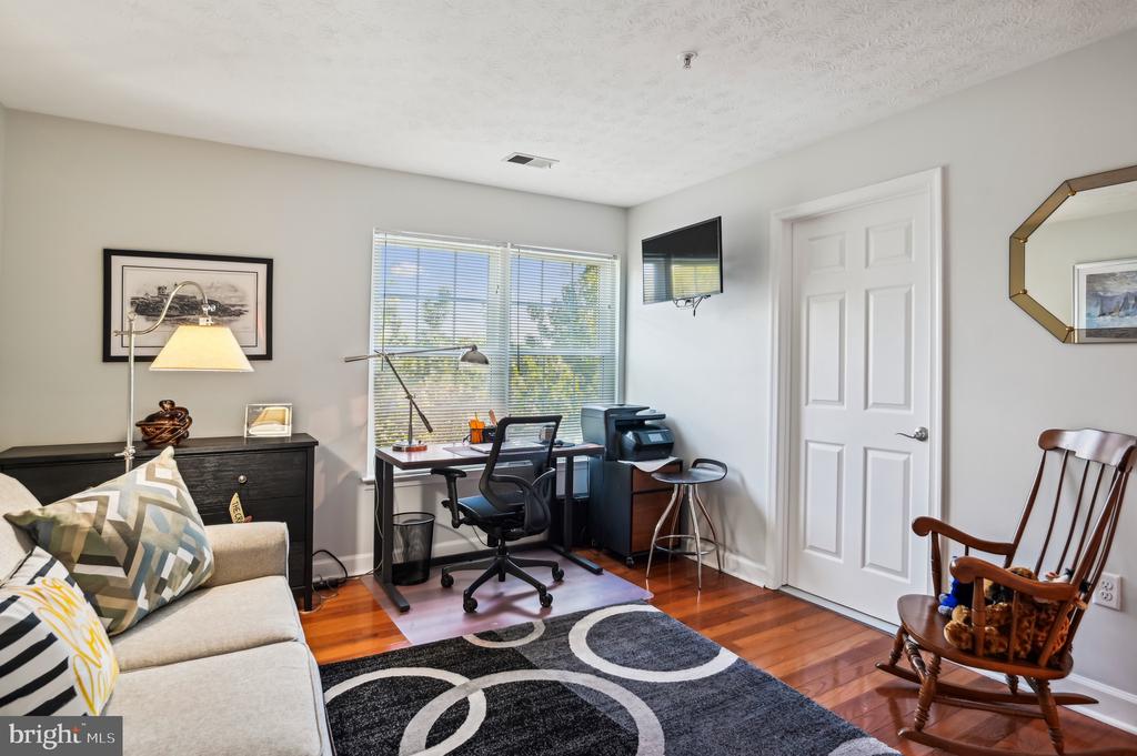 629 ADMIRAL DR #305