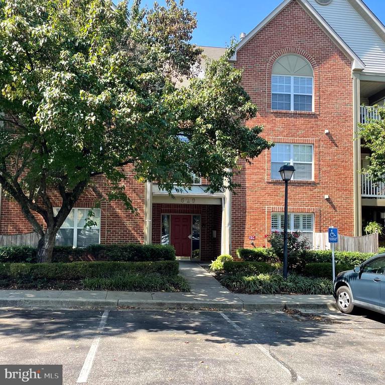 629 ADMIRAL DR #305