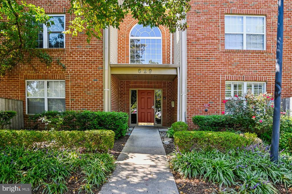 629 ADMIRAL DR #305