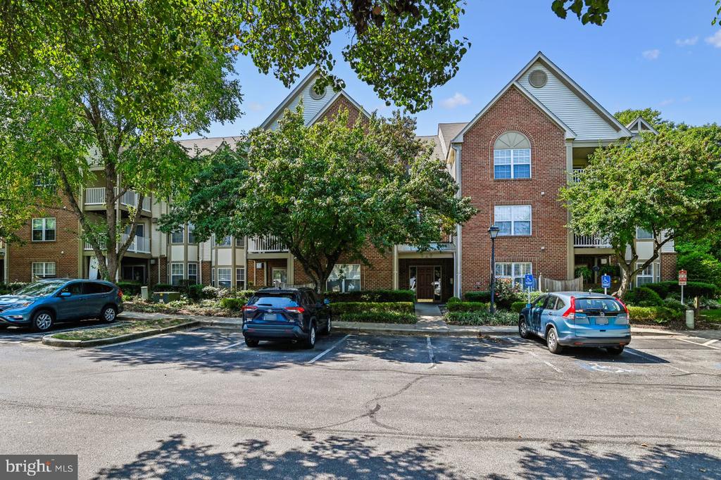 629 ADMIRAL DR #305