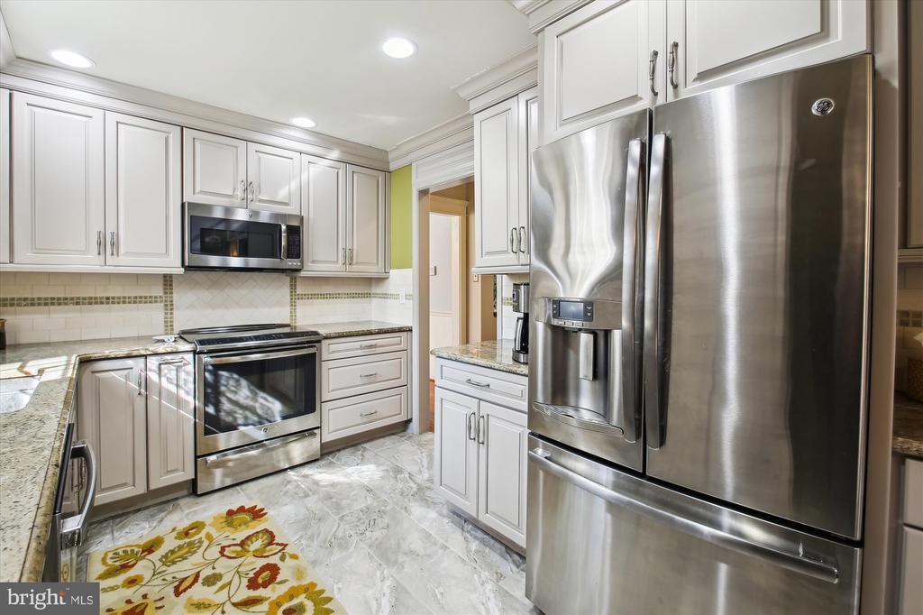 303 Bridle Path Ln