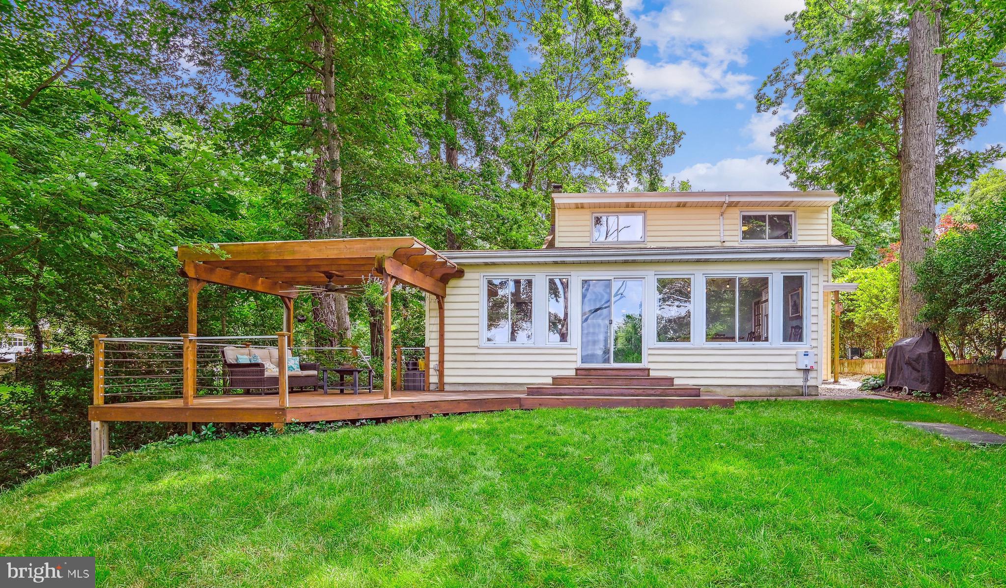 2946 Edgewater Dr