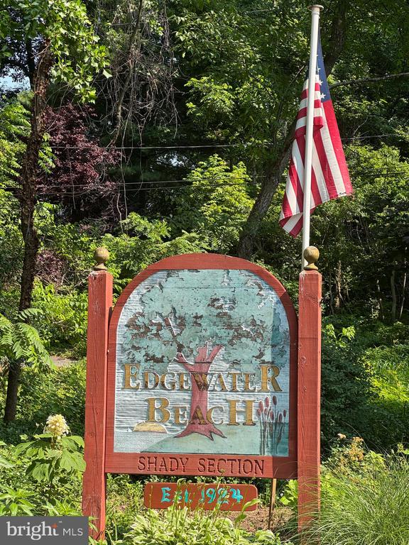 2946 Edgewater Dr