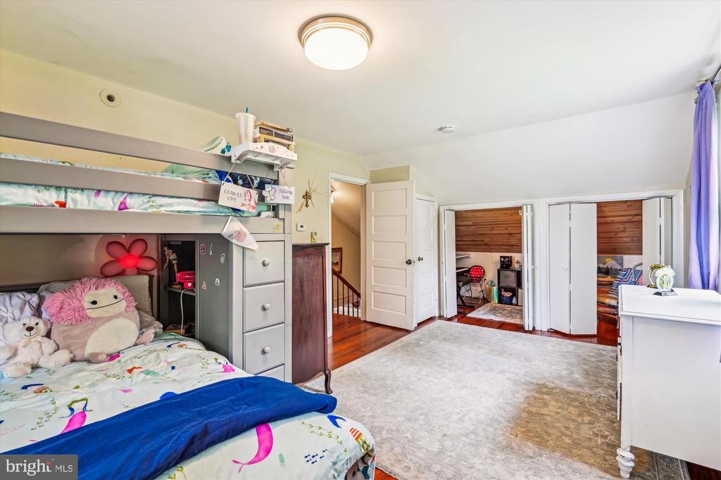 2946 Edgewater Dr