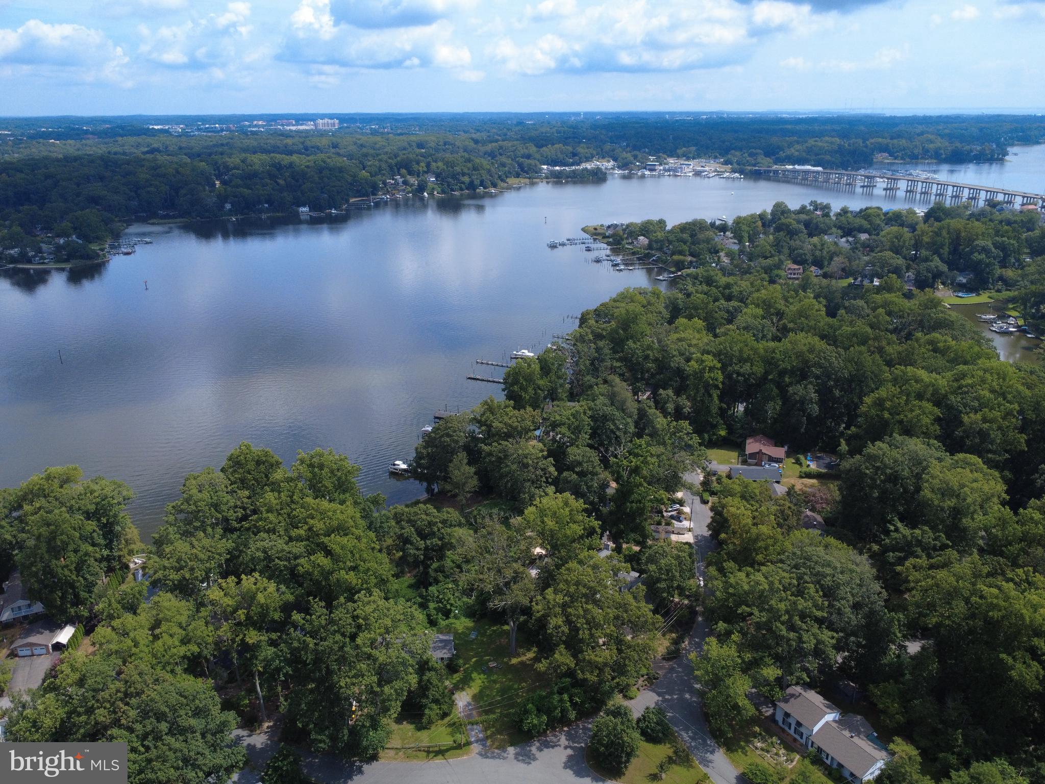 2946 Edgewater Dr