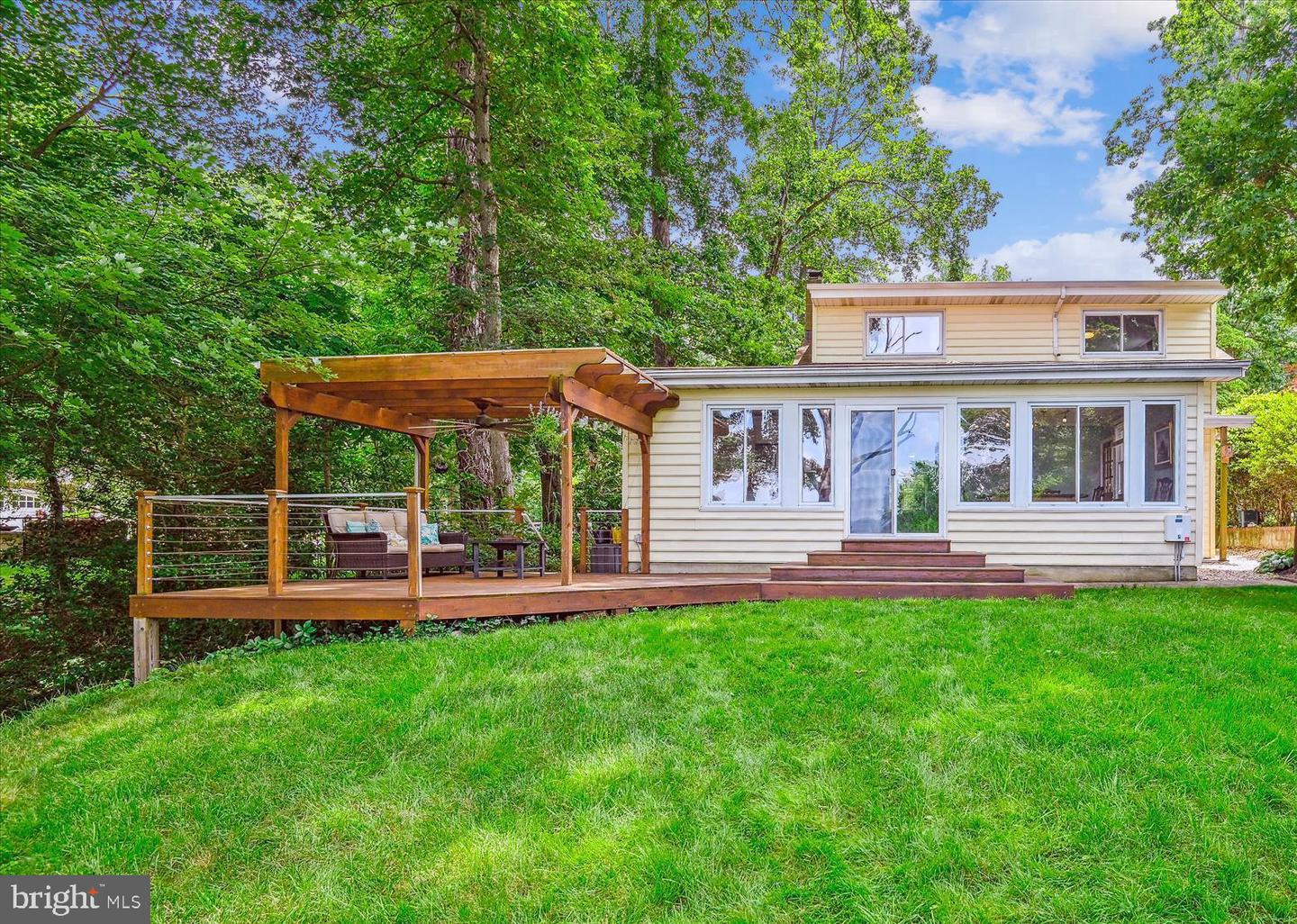 2946 Edgewater Dr