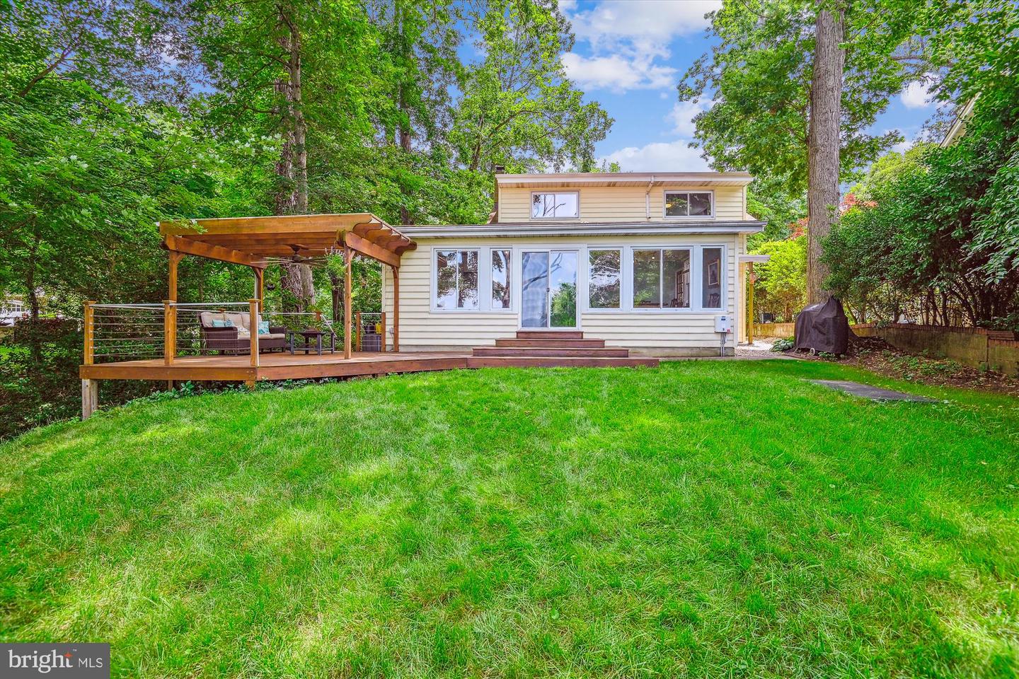 2946 Edgewater Dr