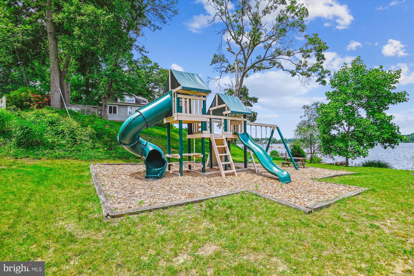 2946 Edgewater Dr