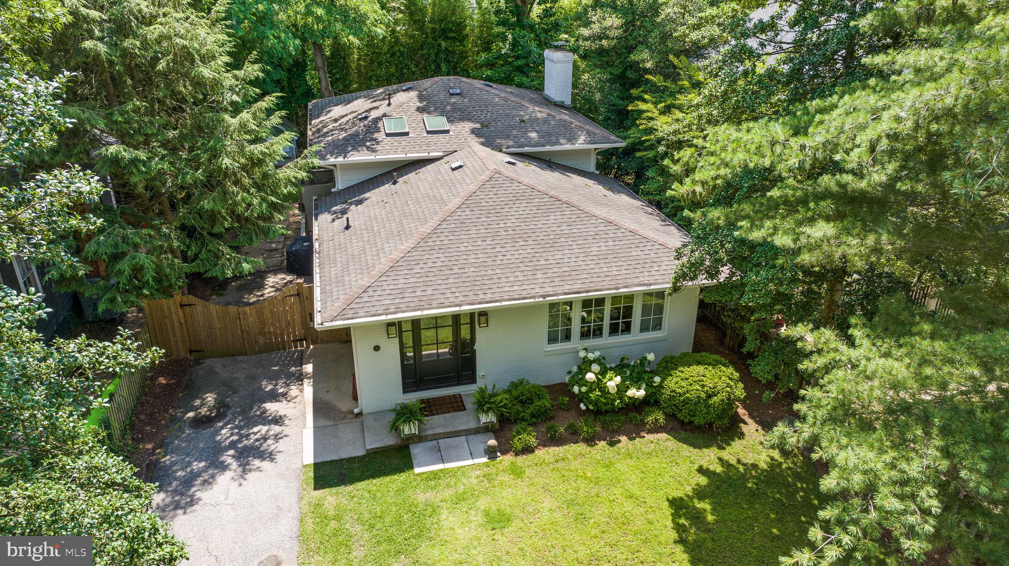 8 Lawrence Ave