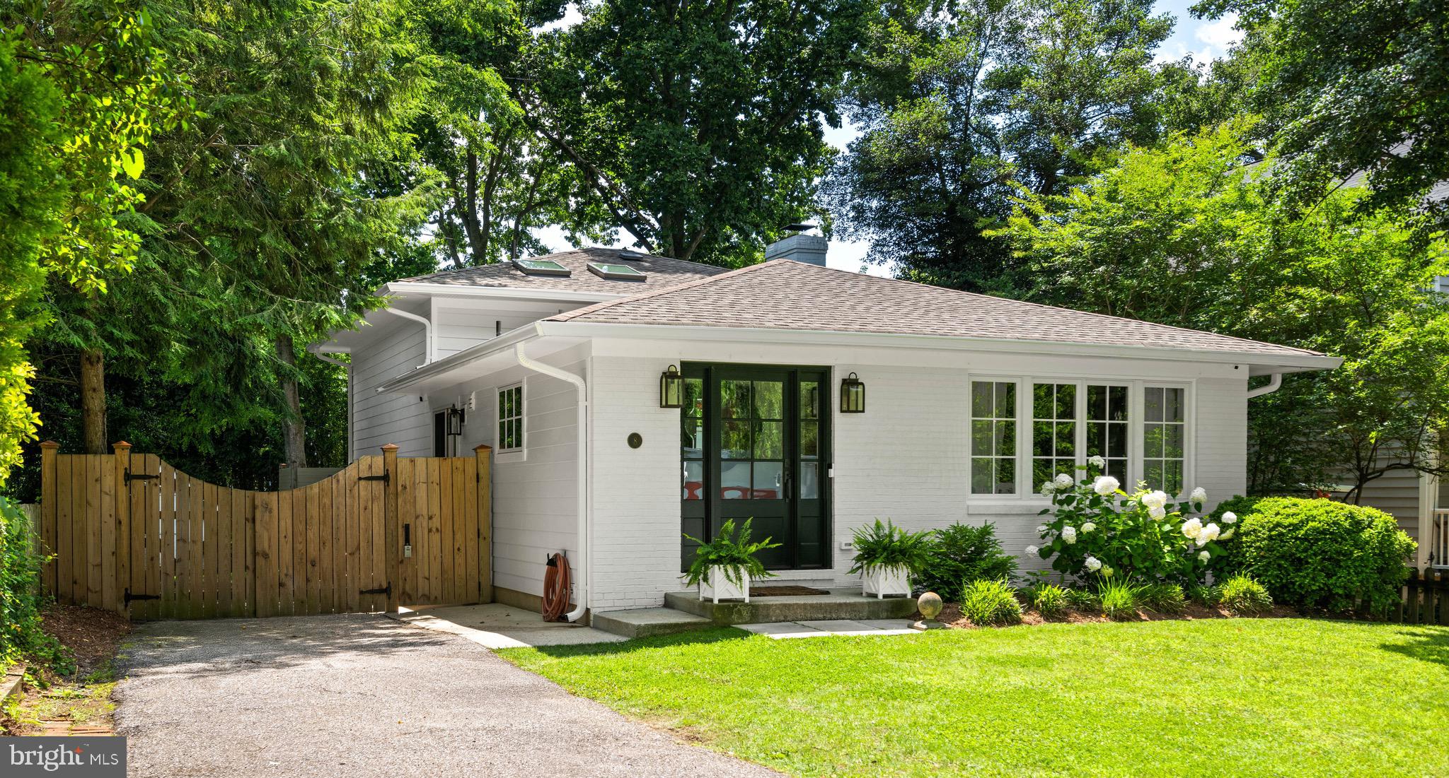 8 Lawrence Ave